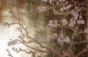 Decorazione in stile giapponese su foglia d'oro